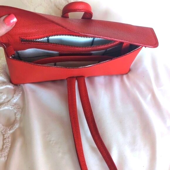 Boleo  Feelin' 22 Limited Edition Wristlet-Red Pebble Leather/Crossbody Strap❤️ - Picture 11 of 15